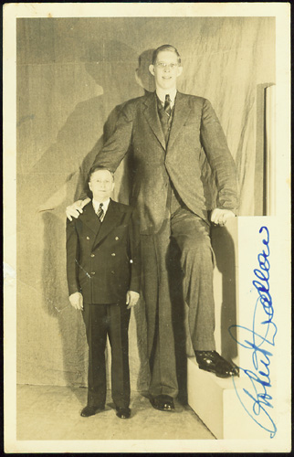 http://www.missioncreep.com/mundie/gallery/wadlow.jpg