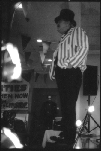 emcee Aye Jay 
[This photograph is copyright � 2006 James G. Mundie. All rights reserved.]