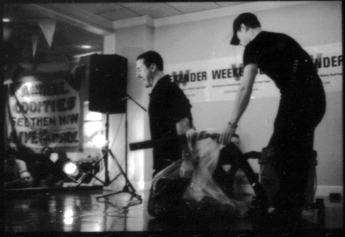 Matt the Knife escapes from vacuum-sealed death
 [This photograph is copyright � 2006 James G. Mundie. All rights reserved.]