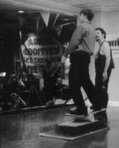 Eric juggles machetes from a precarious perch
 [This photograph is copyright � 2006 James G. Mundie. All rights reserved.]