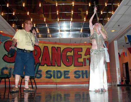 ...and again, so Red can actually see it happening
 [This photograph is copyright � 2006 James G. Mundie. All rights reserved.]