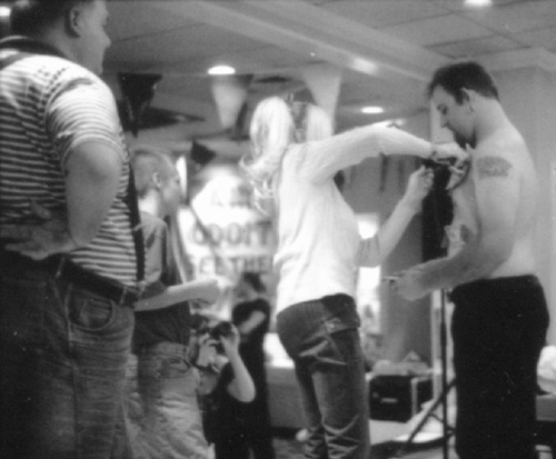 Ses Carny making money the old-fashioned way
 [This photograph is copyright � 2006 James G. Mundie. All rights reserved.]