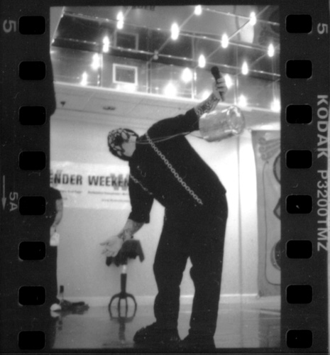 John Shaw's eye hooks act
 [This photograph is copyright � 2006 James G. Mundie. All rights reserved.]